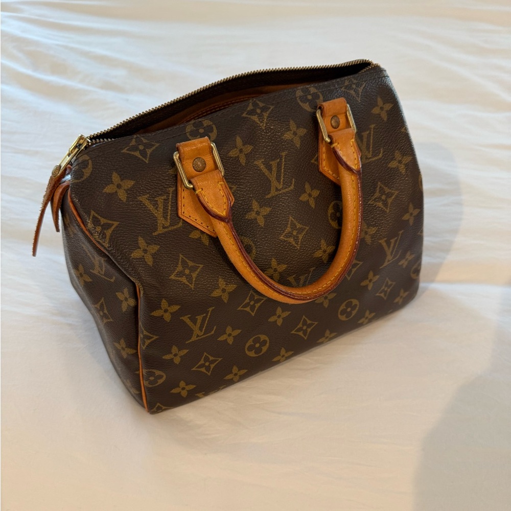 Louis Vuitton speedy